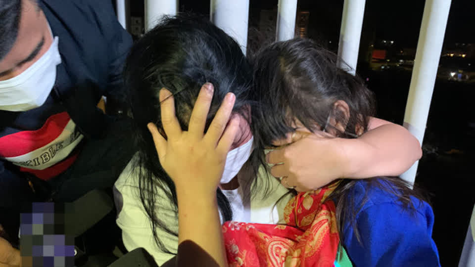柬女子日夜遭家暴忍无可忍，欲带5岁女儿跳河自杀！