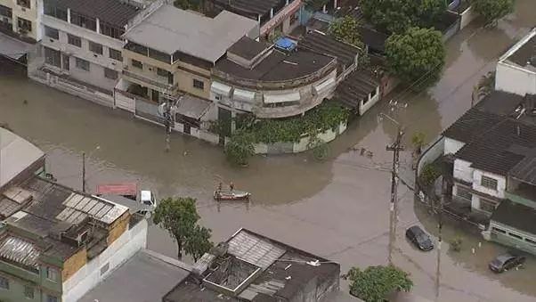 菲律宾达沃市发生山体滑坡至少2人死亡