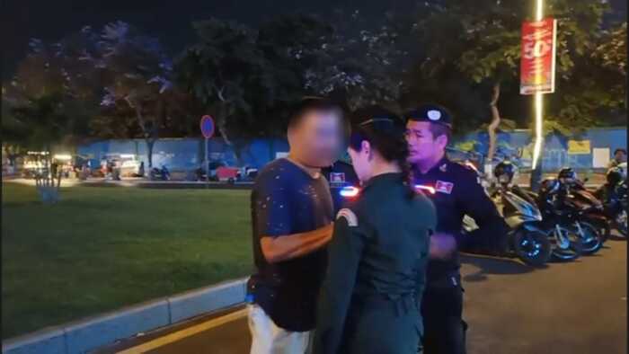 拒测酒精 “袭胸”女警 警察副局长被捕