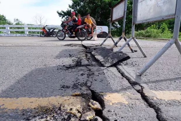 菲律宾国家减灾委17日发生的6.8级地震已致9人死亡