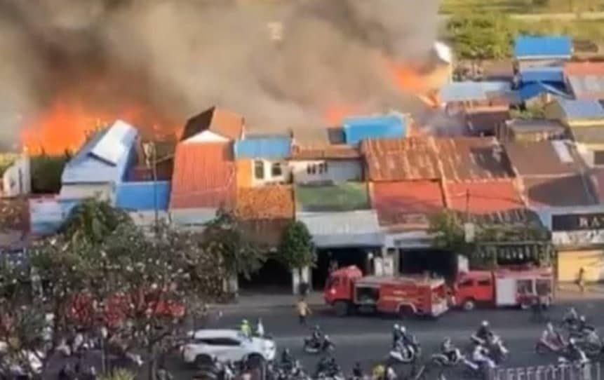 金边发生火灾！近100间房屋被烧毁！