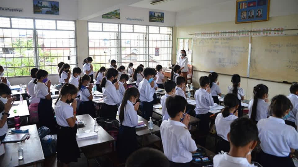 柬埔寨教师工资从300美元陆续增至500美元